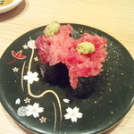 回し寿司 活 活美登利 - 鮪の中落ち軍艦