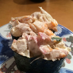 廻鮮寿司 塩釜港 - これでもかと乗っかっている手作り「ホッキサラダ」（2015.12）