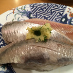 廻鮮寿司 塩釜港 - ピカピカの「イワシ握り」（2015.12）