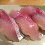 廻鮮寿司 塩釜港 - 本日のサービス「わらさの握り」（2015.12）