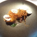 レストラン マノワ - くぬぎマスのミ・キュイ　燻製芋のピューレと共に（2015.11）