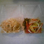 オモヤキッチン - お惣菜　小パック各\100：かぶの皮（左）とにんじんいろいろ（右）を美味しく調理！takeout　2015.12.18