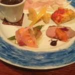 トラットリアビコローレヨコハマ - ランチ前菜もりもり