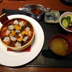 贅沢海宝丼(1680円)です