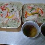 お土産のカニピラフとカニのスープです