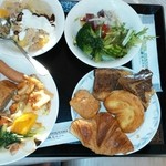 城山ホテル鹿児島 - サラダやパンやら、取りすぎ注意！