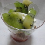 PATISSERIE ASAKO IWAYANAGI - キウィと白カビチーズケーキのブラン