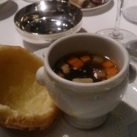 ジャルダン ポール・ボキューズ - 蓋は崩して中に入れて食べないでとアドバイスを。