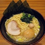 壱角家 - ラーメン（味玉サービス）　680円　（’’ｂ