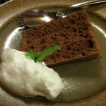 ビストロ アンプル 南欧食堂 - デザート：チョコレートシフォンケーキ