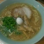 ラーメン 多弐家 - 醤油ラーメン(太麺) 750円