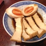 香港麺 新記 - 厚揚げと玉子