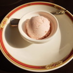 カーン・ケバブ・ビリヤニ - イチゴアイス