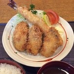 Itsushiki Oshiyoku Jidokoro - 牡蠣フライ＆海老フライ定食