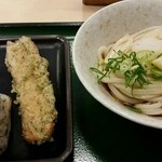 さぬきうどん職人 めりけんや - 冷ぶっかけうどん（中）とちくわ天、ひじきおにぎり