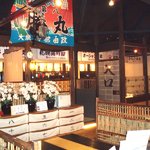 阿波水産 - 活気あふれる店内は漁師風のおもてなし