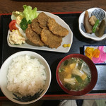 ゑびすや食堂 - 黒はんぺんフライ定食の空中写真