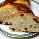 スギノキ - レーズンブレッド 小 265円＝15年12月