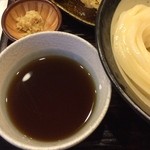 うどん 丸香 - つけのつゆ（アップ）