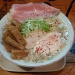麺屋 Somie's - 2015/12/19濃厚ﾍﾞｼﾞﾎﾟﾀ ﾒﾝﾏﾄｯﾋﾟﾝｸﾞ 上林ﾁｬｰﾁｰｻｰﾋﾞｽ ﾄﾛﾄﾛ具合はさらにｱｯﾌﾟ 片栗粉などのﾄﾛﾐではなく、具のﾄﾛﾐ。片栗ﾄﾛﾄﾛ系ｽｰﾌﾟが好きな方には不向き