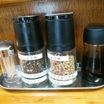 福々亭 - 【2015.12.19(土)】テーブルにある調味料