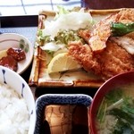 味亭花の家 - 豚ロース肉の梅じそチーズカツ定食 900円+税