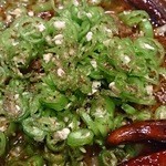 紅虎餃子房 - 超辣タンタン麺￥1242　ネギかと思ったら青唐辛子でした