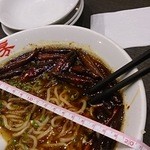 紅虎餃子房 - 超辣タンタン麺￥1242　丼の直径21ｃｍ