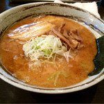 美豚 - ラーメン 730円