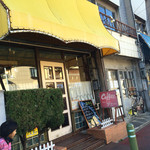 喫茶アミー - 昭和を感じる店構え