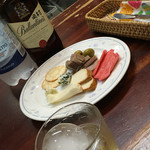 清加和 - チーズ盛りと牛タン塩漬け