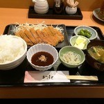 信のじ - トンカツ定食