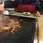 ふたば - こら〜！箸の持ち方が違〜う！