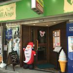 カフェ ヴィランジュ - クリスマス仕様のお店前w