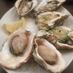 エイス シー オイスターバー - 素焼き、バターソテー、焼きガキ