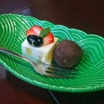 料亭 まつむら - 冷菓 ラ・フランスヨーグルト寄せ おはぎ