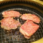 焼肉 鶯谷園 - 特上らんぷ肉のミルフィーユ焼き