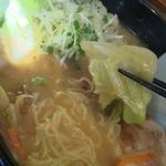 めん楽亭 - レタスがいっぱい