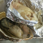 Doraibuin Kuriya - 焼き牡蠣、イカのもち入りホイル焼き