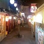 Paozu - 両脇に20店舗ある。