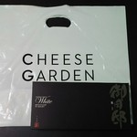リトルチーズガーデン - 外箱とﾛｺﾞ入りの袋