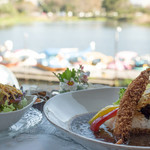 江藤ボートハウスレイクサイドオープンカフェ - カウンターで江津湖をナガメナガラ、ゆっくりとランチ(^^♪