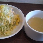 洋食レストラン ロッキー - ランチのサラダ、スープ