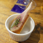 スパイスカフェ - グラスワインのおつまみは鯖の燻製(ランチサービス)