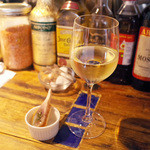 スパイスカフェ - グラスワイン・白(500円)