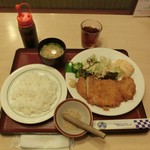 ミファレ - 本日の日替わり定食。ロース豚カツ＆出汁巻き卵、コーヒー付きで700円(税込)
