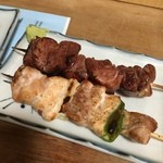 やきとり、とりきも　各３００円