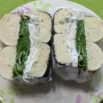 マルイチベーグル - ソルトチキン、ベジタブルクリームチーズ少な目、レタス、ポピーシードベーグル