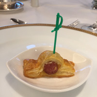 登大路ホテル奈良 - 食前のおたのしみ（ウインナーパイ？）