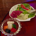 元祖三茶 納豆ソース専門店 by456 - 彩り野菜ピクルスとサラダ